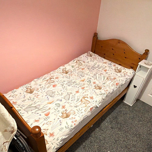 Wood single bed - single,